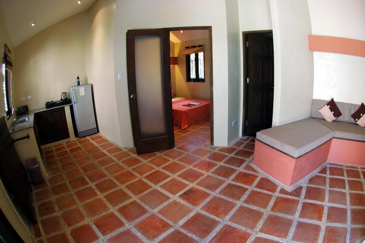 Reef Retreat Resort Balabag  Habitación foto